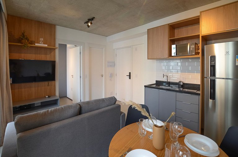 Belo apto de 2 dorms C/ varanda e ar-condicionado