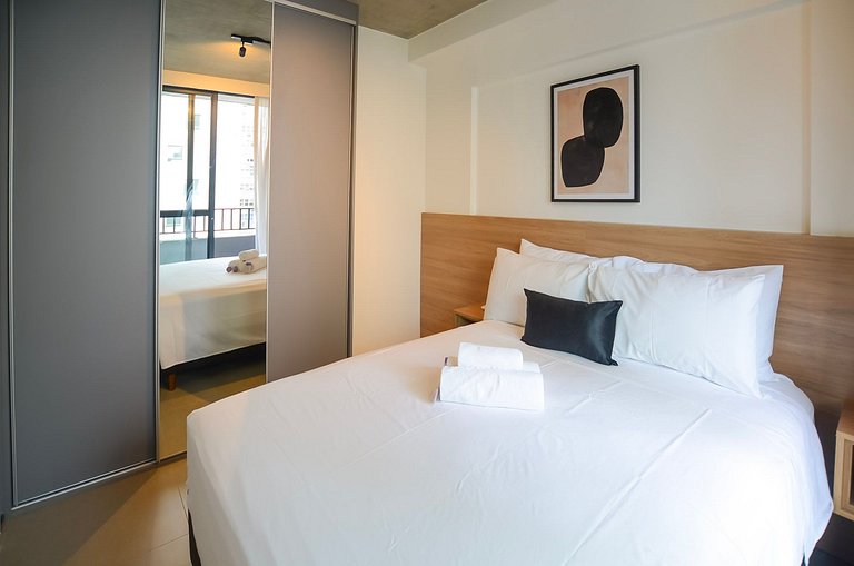 Belo apto de 2 dorms C/ varanda e ar-condicionado