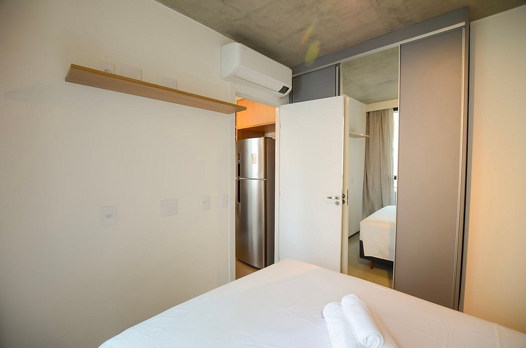 Belo apto de 2 dorms C/ varanda e ar-condicionado