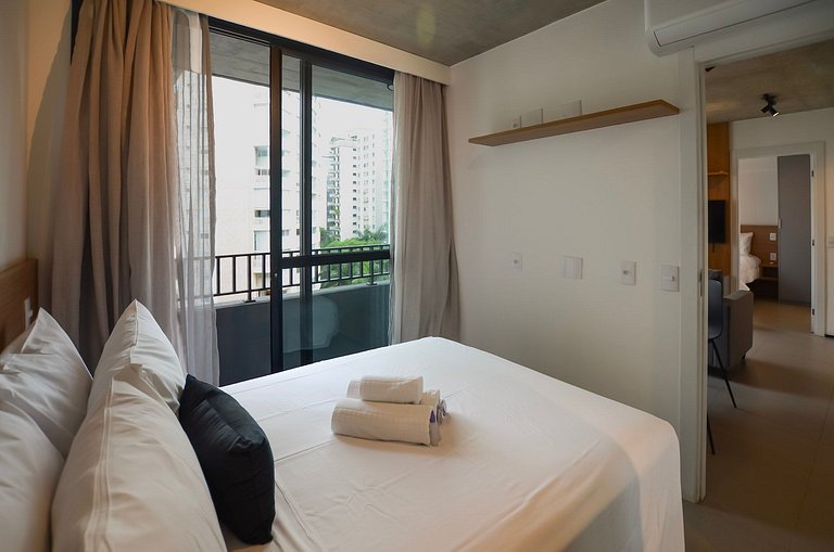 Belo apto de 2 dorms C/ varanda e ar-condicionado