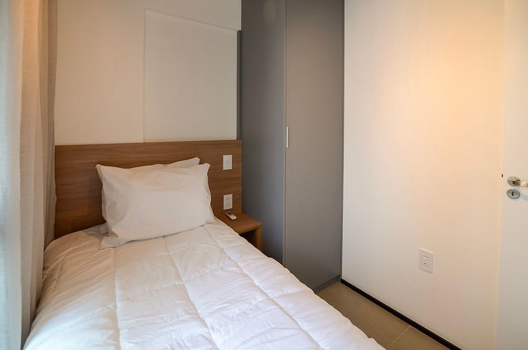 Belo apto de 2 dorms C/ varanda e ar-condicionado