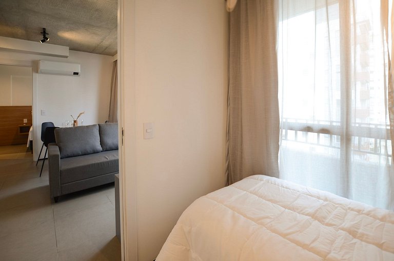 Belo apto de 2 dorms C/ varanda e ar-condicionado