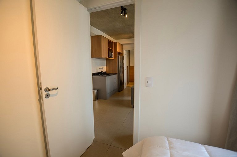 Belo apto de 2 dorms C/ varanda e ar-condicionado