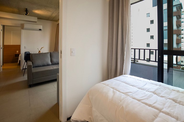 Belo apto de 2 dorms C/ varanda e ar-condicionado