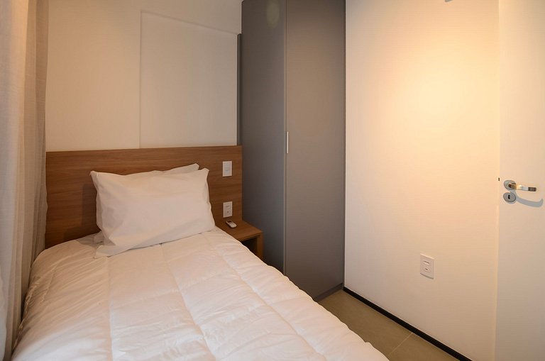 Belo apto de 2 dorms C/ varanda e ar-condicionado