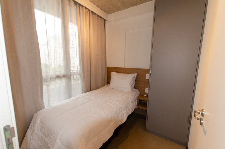 Belo apto de 2 dorms C/ varanda e ar-condicionado