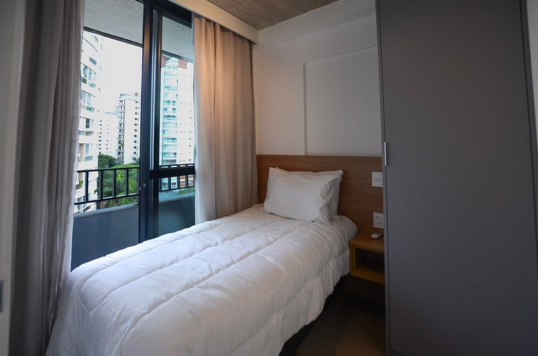 Belo apto de 2 dorms C/ varanda e ar-condicionado