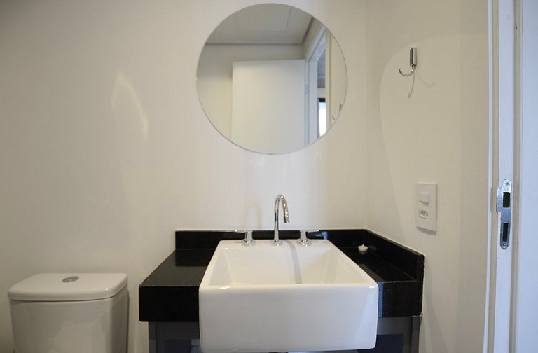 Belo apto de 2 dorms C/ varanda e ar-condicionado