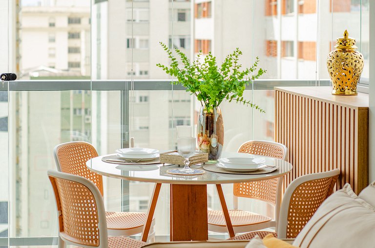 Belo apto C/1 dorm, vaga, cama queen e piscina.