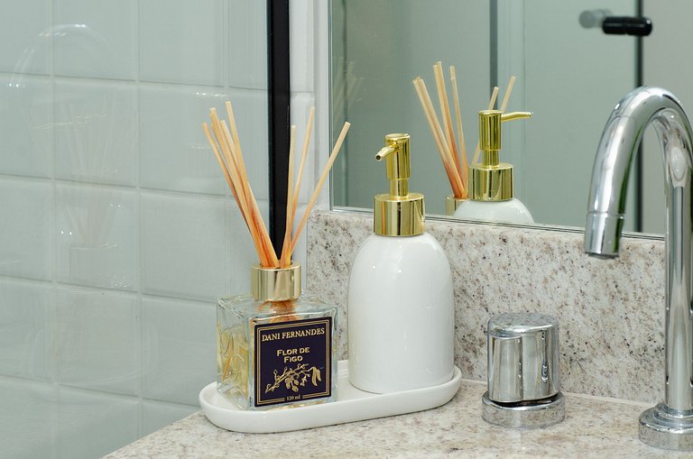 Belo apto C/1 dorm, vaga, cama queen e piscina.