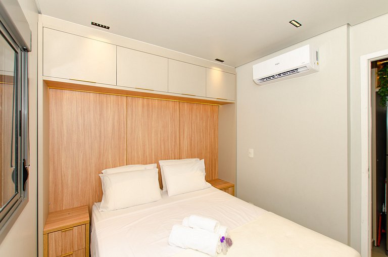 Belo apto C/1 dorm, vaga, cama queen e piscina.