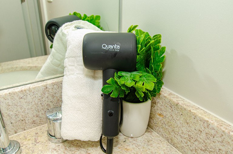 Belo apto C/1 dorm, vaga, cama queen e piscina.