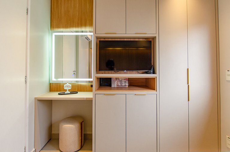 Belo apto C/1 dorm, vaga, cama queen e piscina.