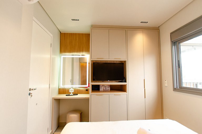 Belo apto C/1 dorm, vaga, cama queen e piscina.