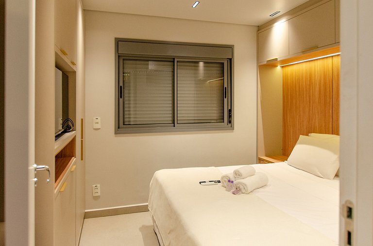 Belo apto C/1 dorm, vaga, cama queen e piscina.