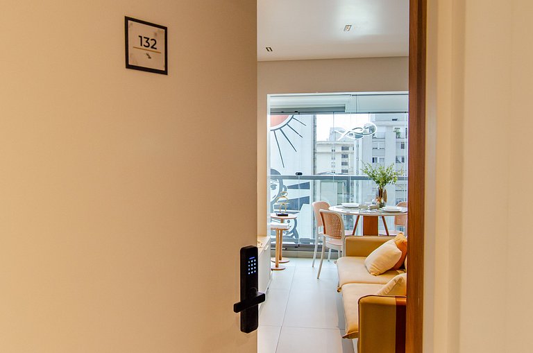 Belo apto C/1 dorm, vaga, cama queen e piscina.