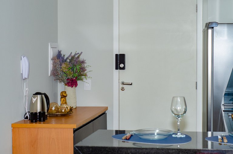 Charmoso studio na Fradique Coutinho