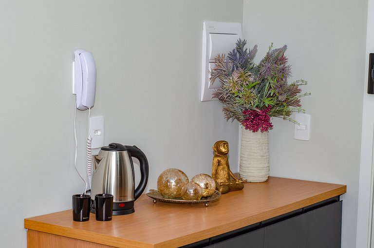 Charmoso studio na Fradique Coutinho