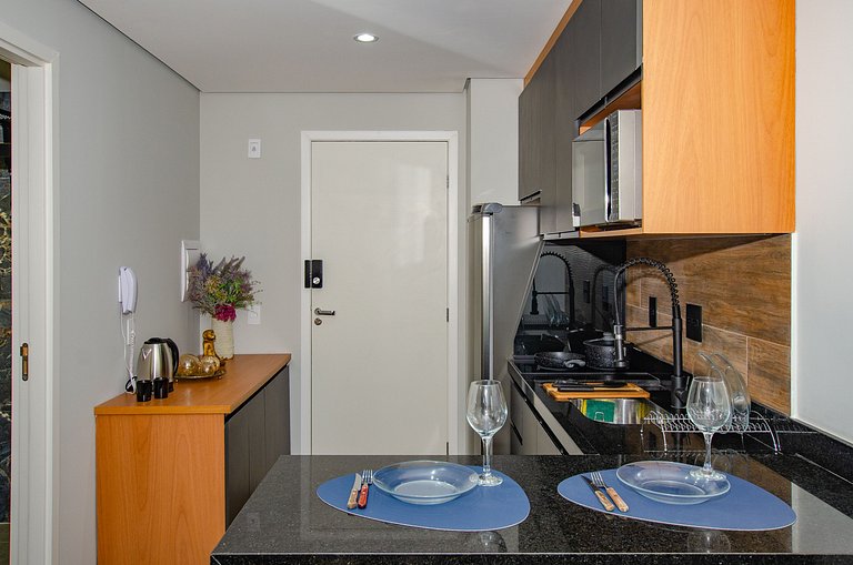 Charmoso studio na Fradique Coutinho