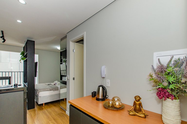 Charmoso studio na Fradique Coutinho