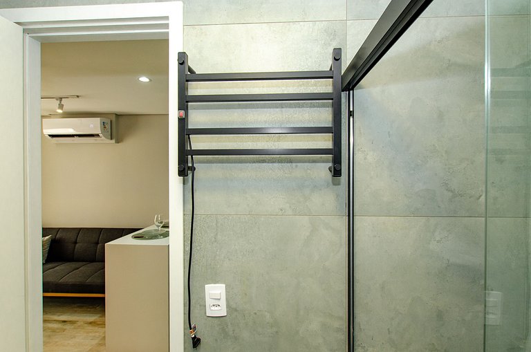 Charmoso studio na Fradique Coutinho