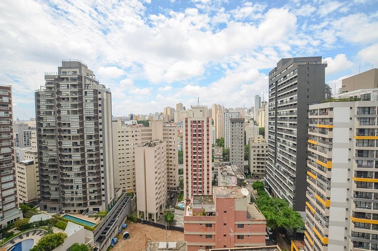 Belo studio com cama queen e vista livre