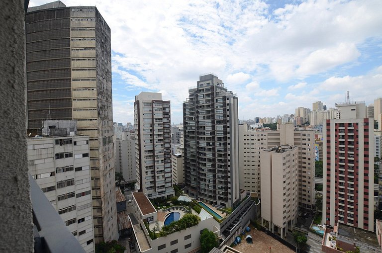 Belo studio com cama queen e vista livre