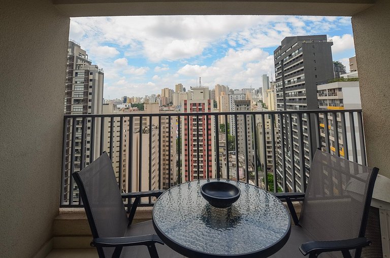 Belo studio com cama queen e vista livre