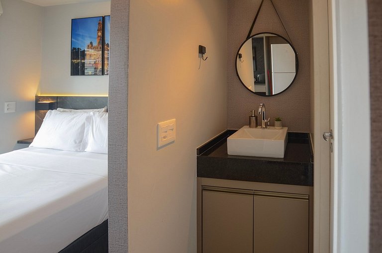 Belo studio com cama queen e vista livre