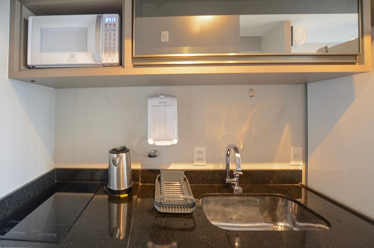 Belo studio com cama queen e vista livre