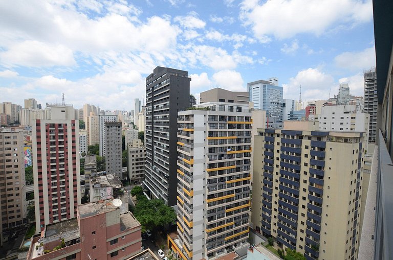 Belo studio com cama queen e vista livre