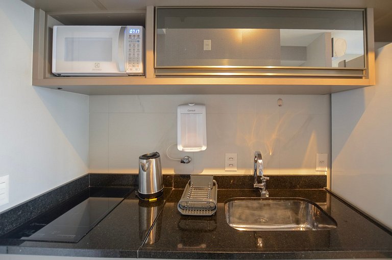 Belo studio com cama queen e vista livre