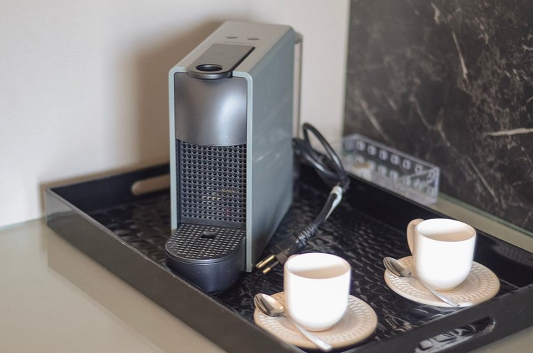 Belo studio com cama queen e vista livre