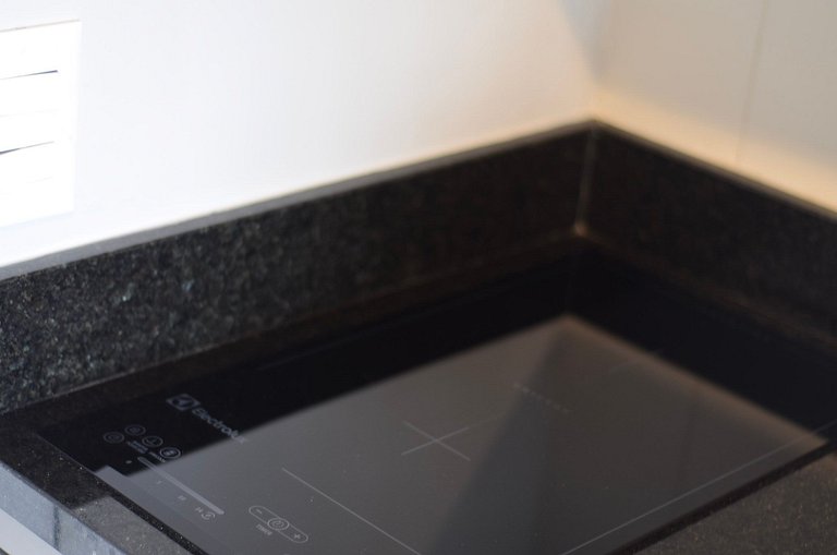 Belo studio com cama queen e vista livre