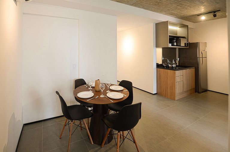 Belo apto de 2 dorms C/ varanda e ar-condicionado