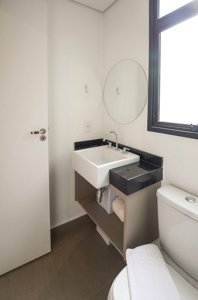 Belo apto de 2 dorms C/ varanda e ar-condicionado