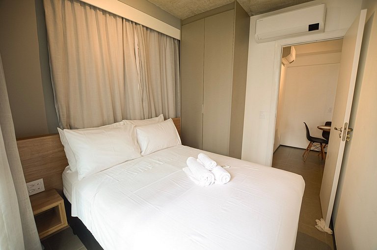 Belo apto de 2 dorms C/ varanda e ar-condicionado