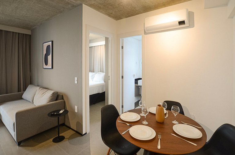 Belo apto de 2 dorms C/ varanda e ar-condicionado