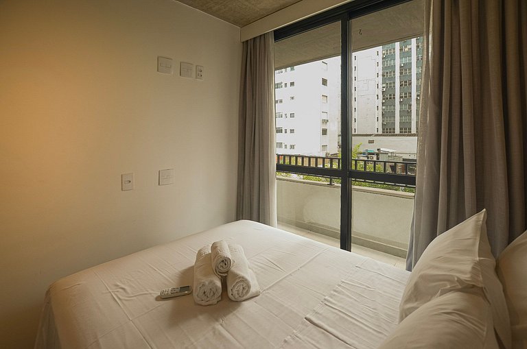 Belo apto de 2 dorms C/ varanda e ar-condicionado