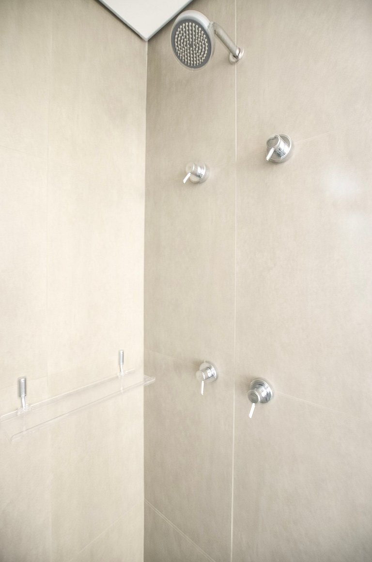 Belo apto de 2 dorms C/ varanda e ar-condicionado