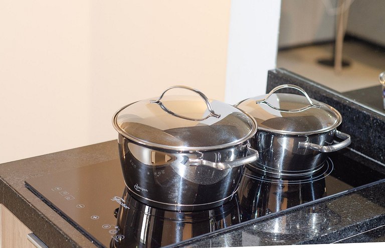 Belo apto de 2 dorms C/ varanda e ar-condicionado