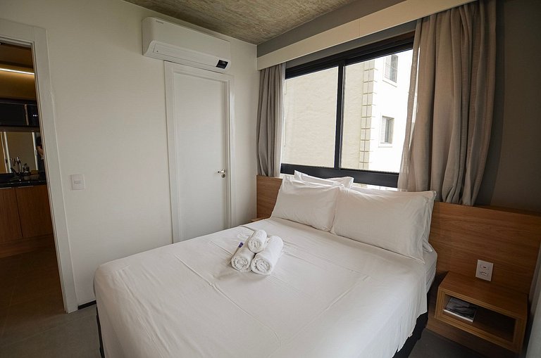 Belo apto de 2 dorms C/ varanda e ar-condicionado