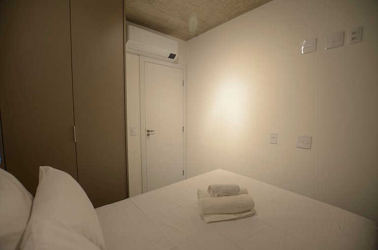 Belo apto de 2 dorms C/ varanda e ar-condicionado