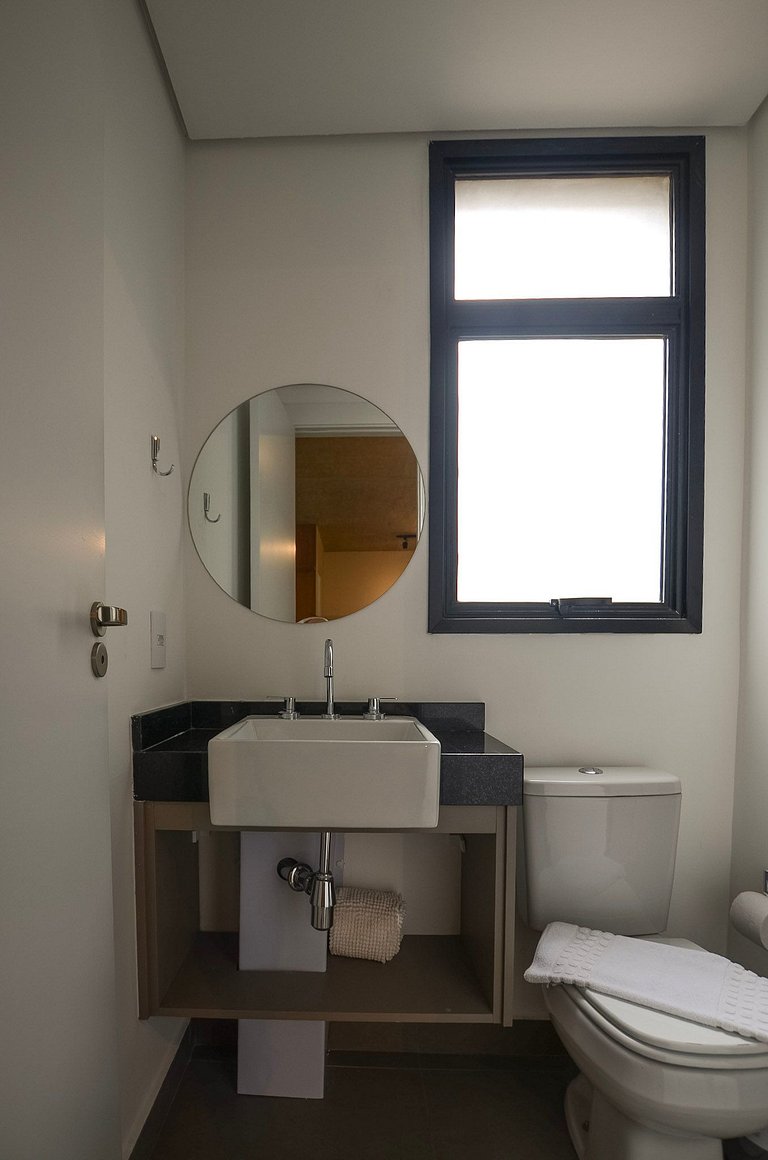 Belo apto de 2 dorms C/ varanda e ar-condicionado