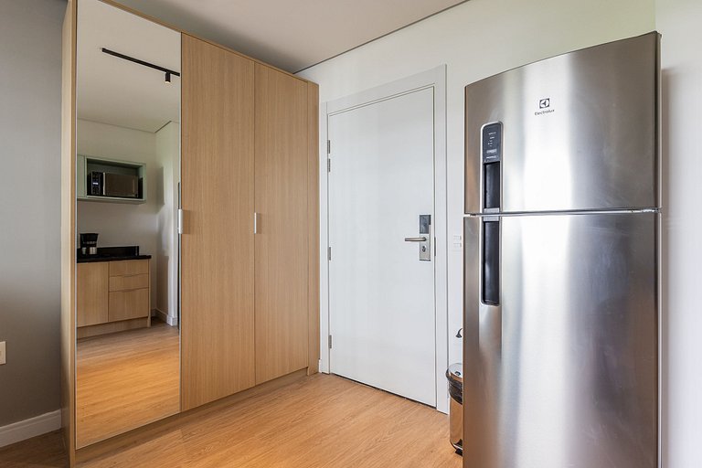 Charmoso studio C/varanda na Pompéia