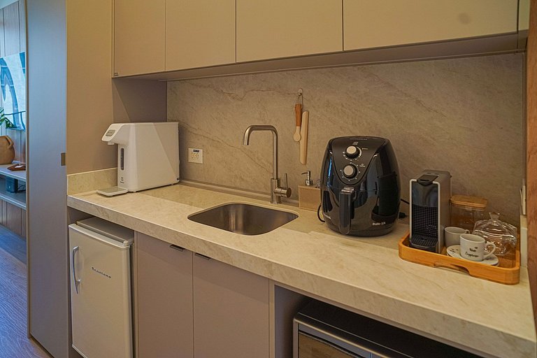 Belíssimo studio C/cama queen ao lado do Mackenzie