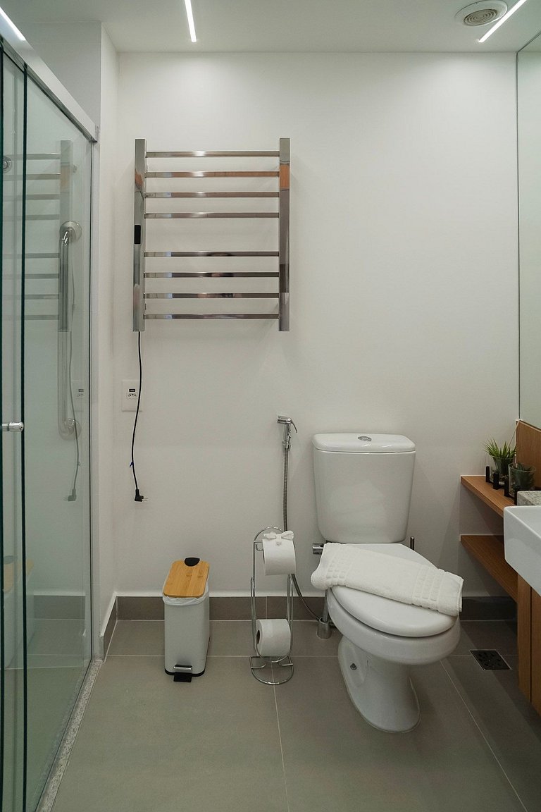 Belíssimo studio C/cama queen ao lado do Mackenzie