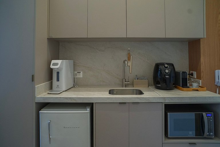 Belíssimo studio C/cama queen ao lado do Mackenzie