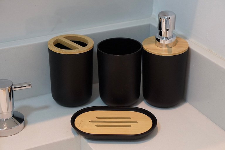 Studio com C/vaga e ampla varanda em Pinheiros