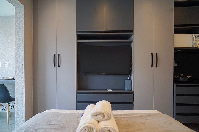 Studio com C/vaga e ampla varanda em Pinheiros